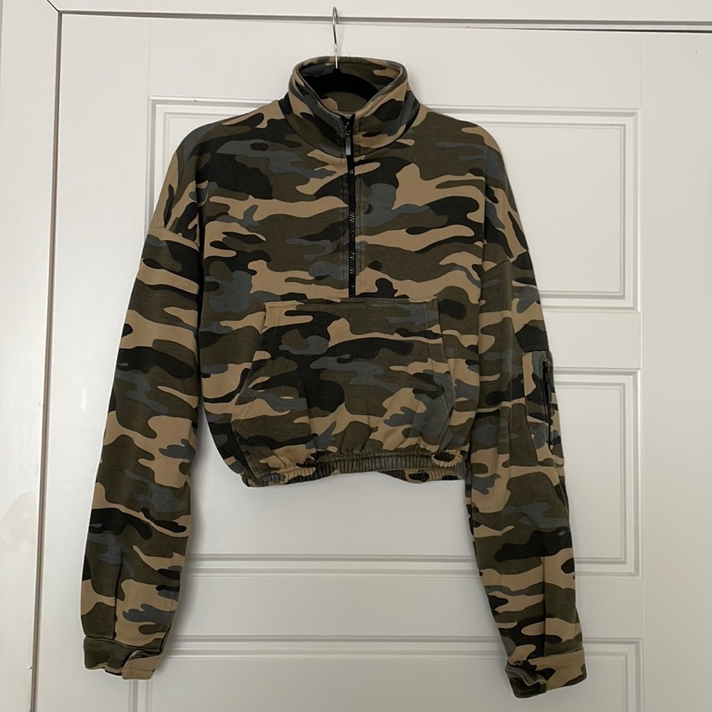 Pretty Little Thing Green Camo Oversized Zip Front Sweatshirt